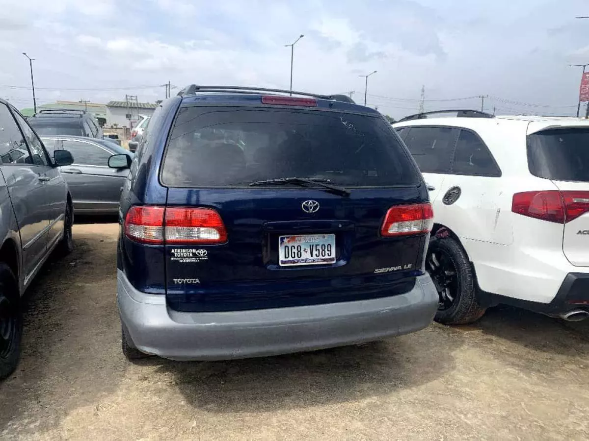 Toyota Sienna   - 2002