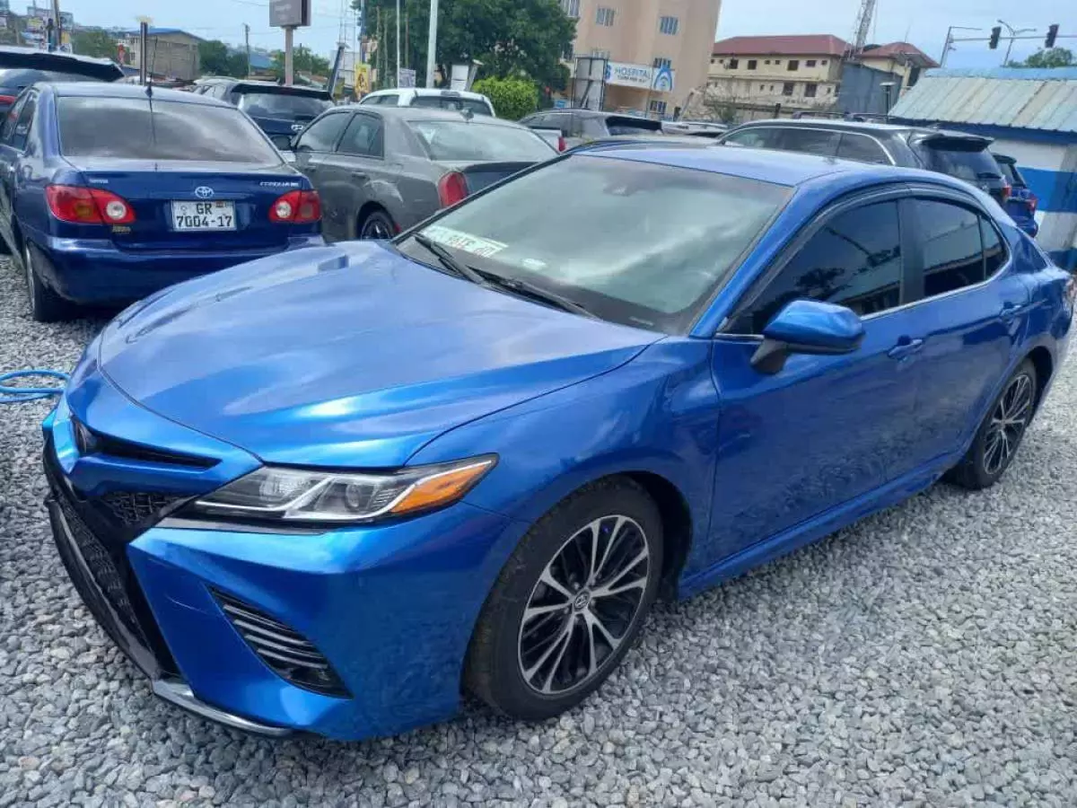 Toyota Camry   - 2019