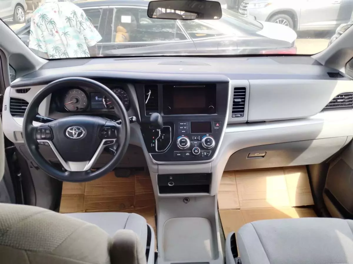 Toyota Sienna   - 2013