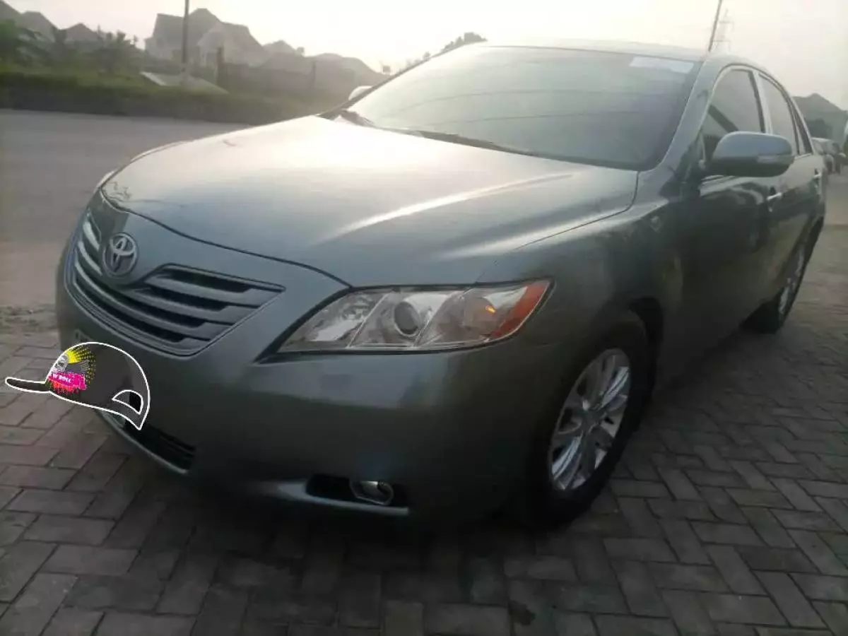 Toyota Camry   - 2009