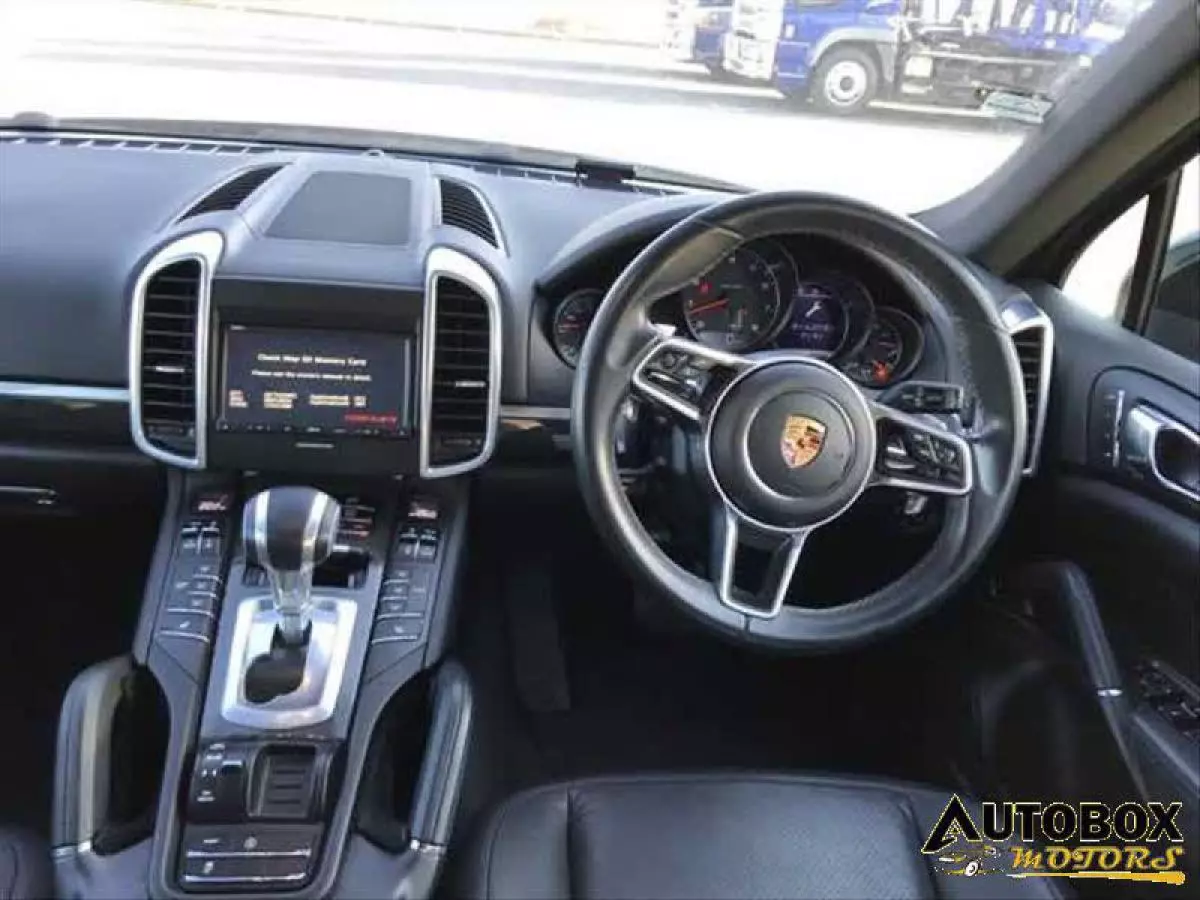 Porsche Cayenne - 2016