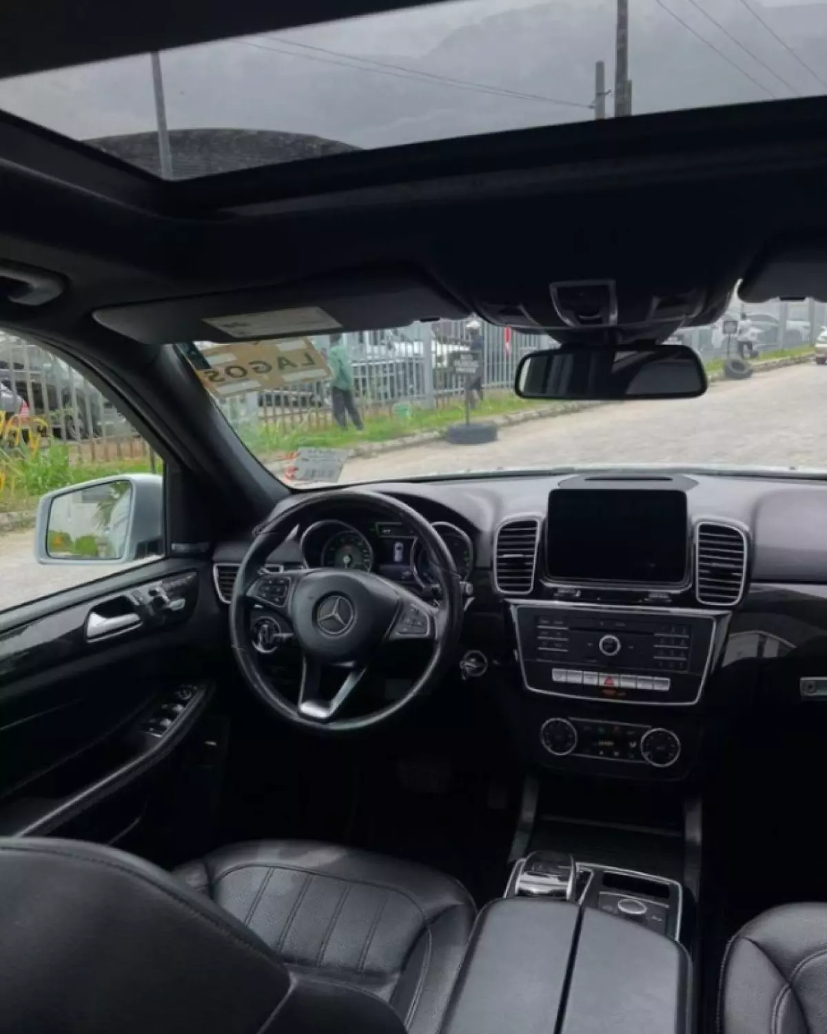 interiorFront