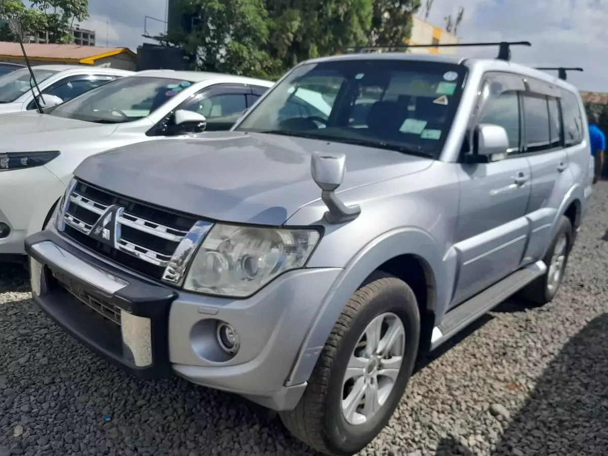 Mitsubishi Shogun  - 2012