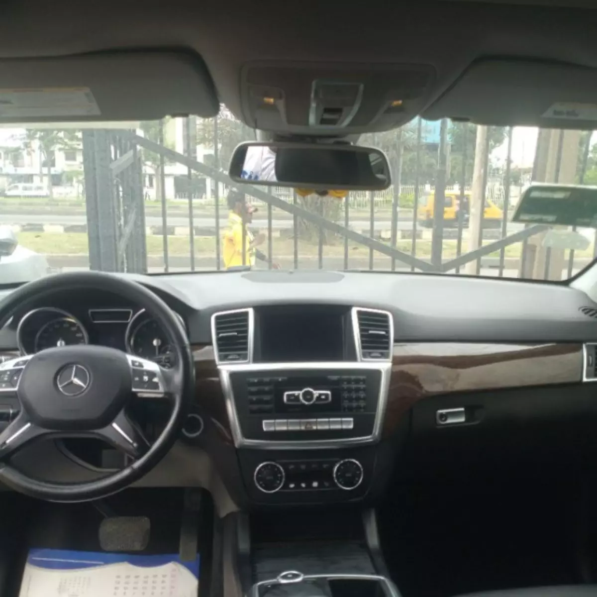 interiorFront