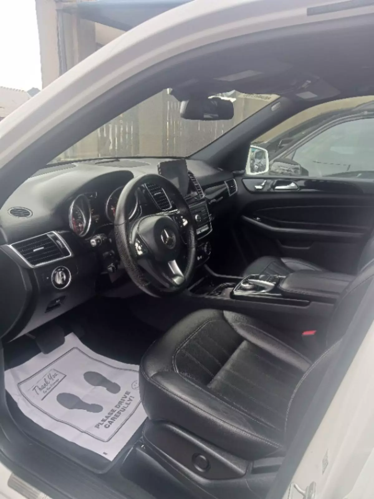 interiorFront