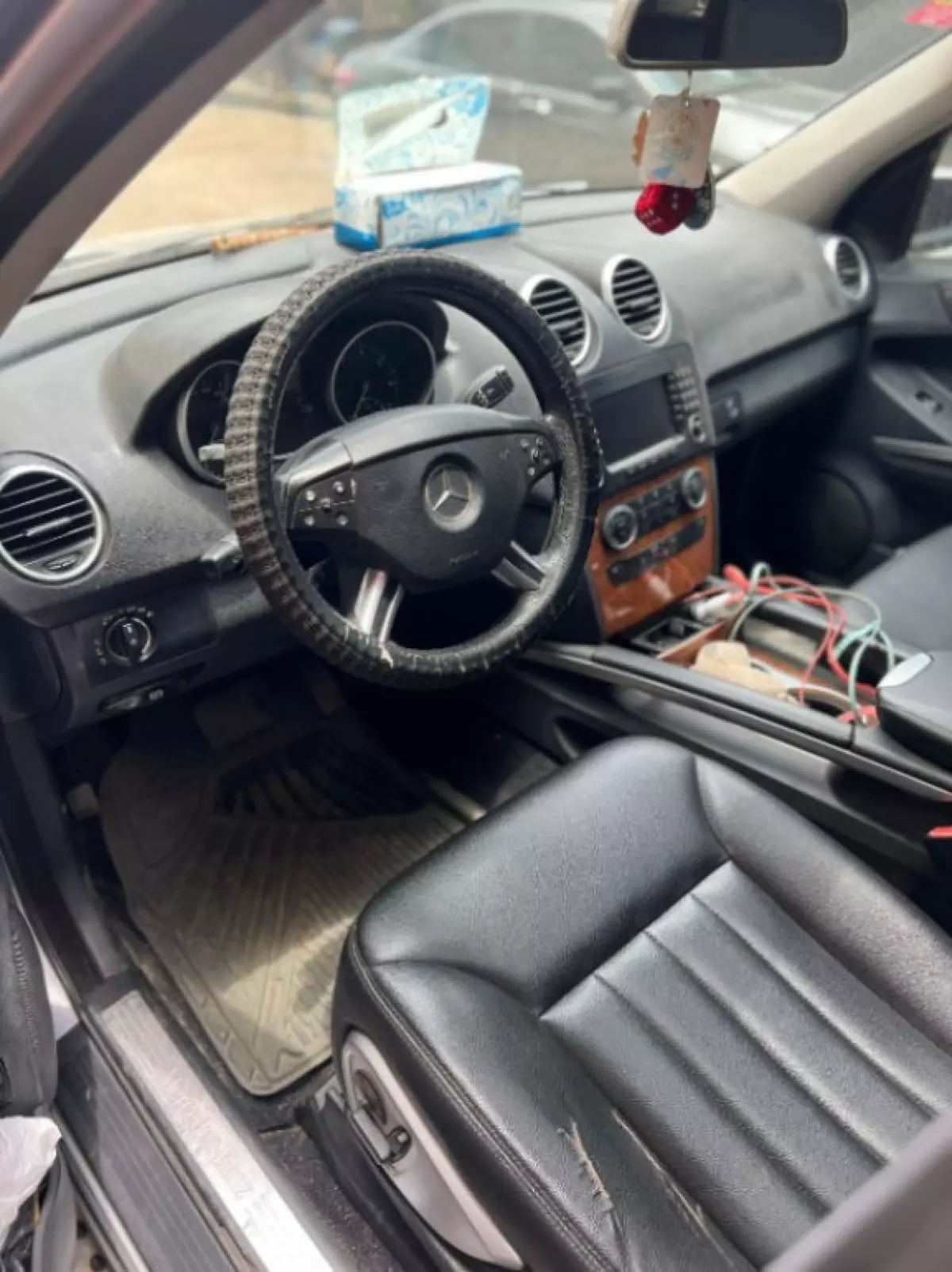 interiorFront