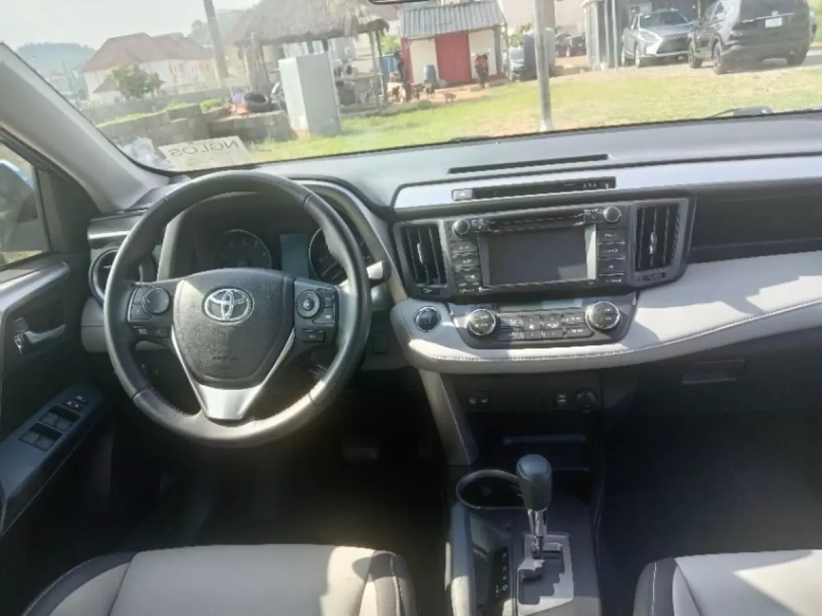 interiorFront