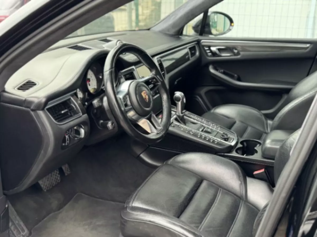 interiorBack