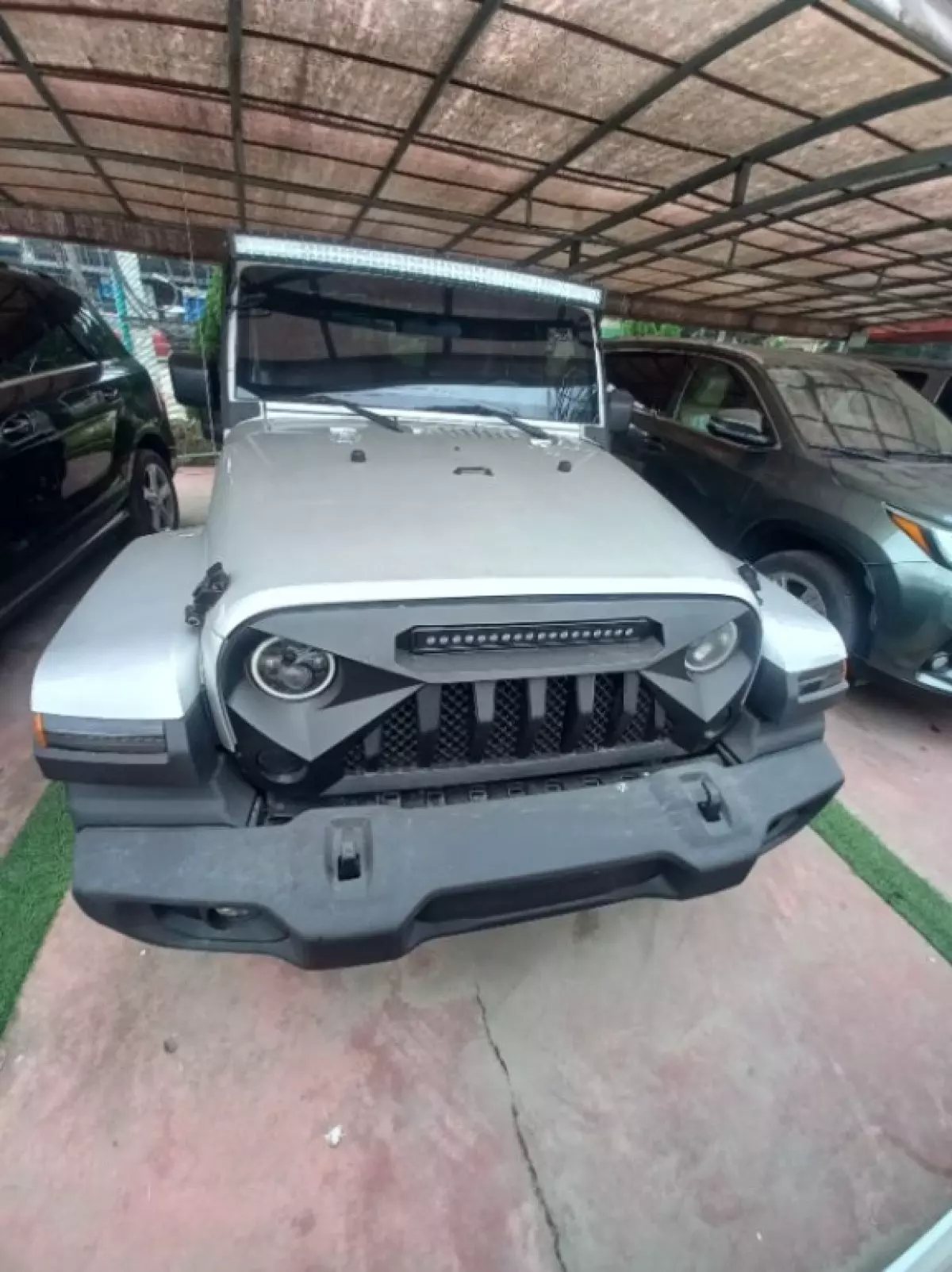 JEEP Wrangler Sahara - 2010