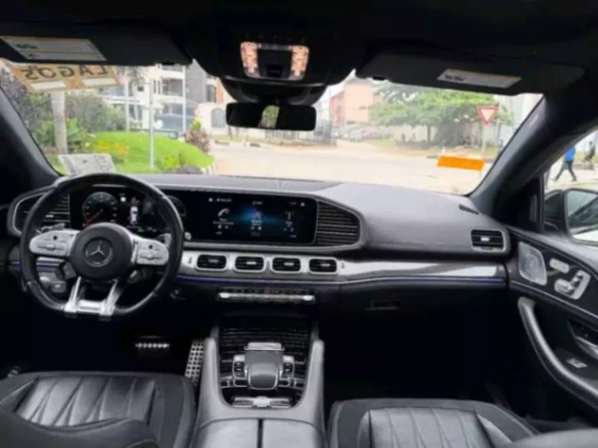 interiorFront