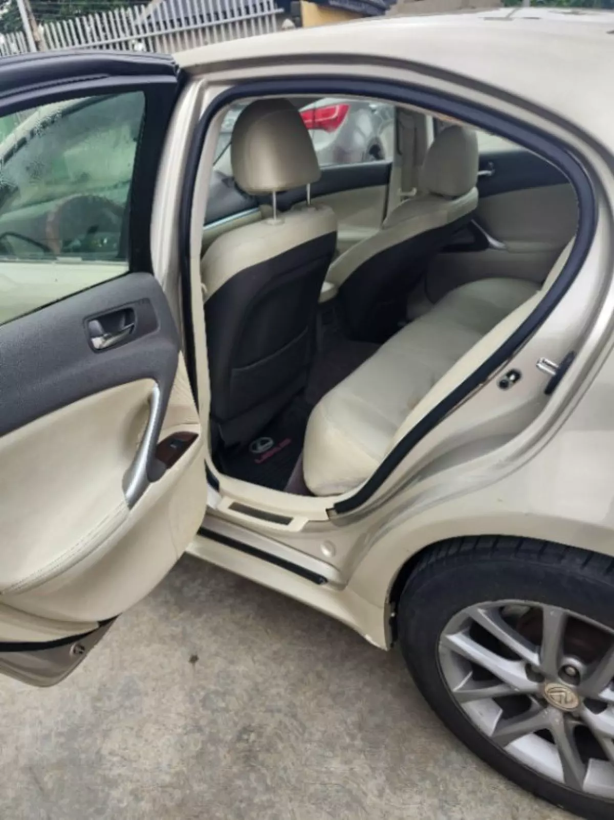 interiorBack