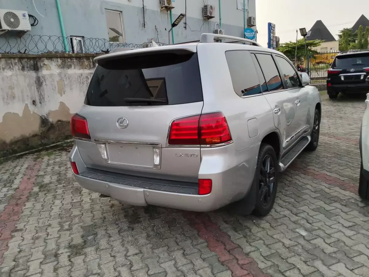 car Right Back