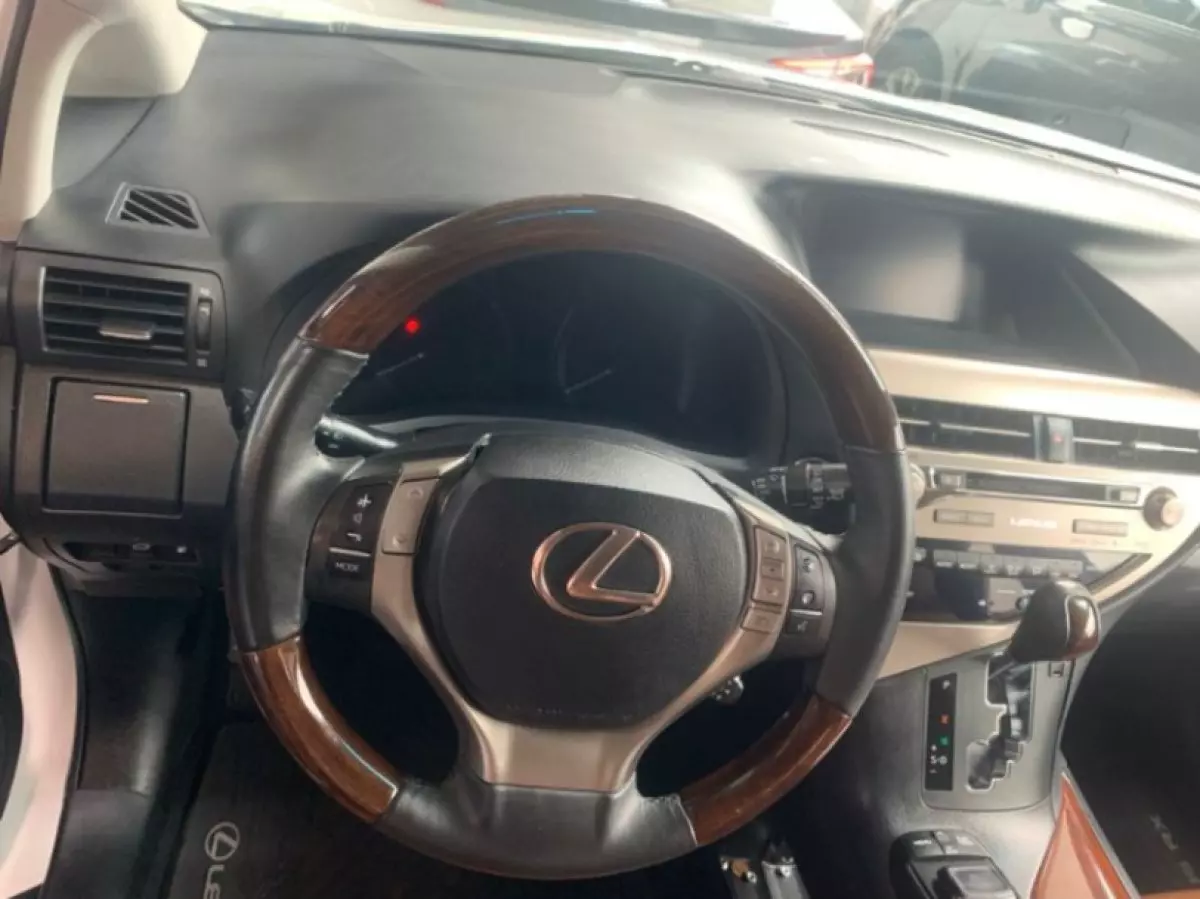 interiorFront