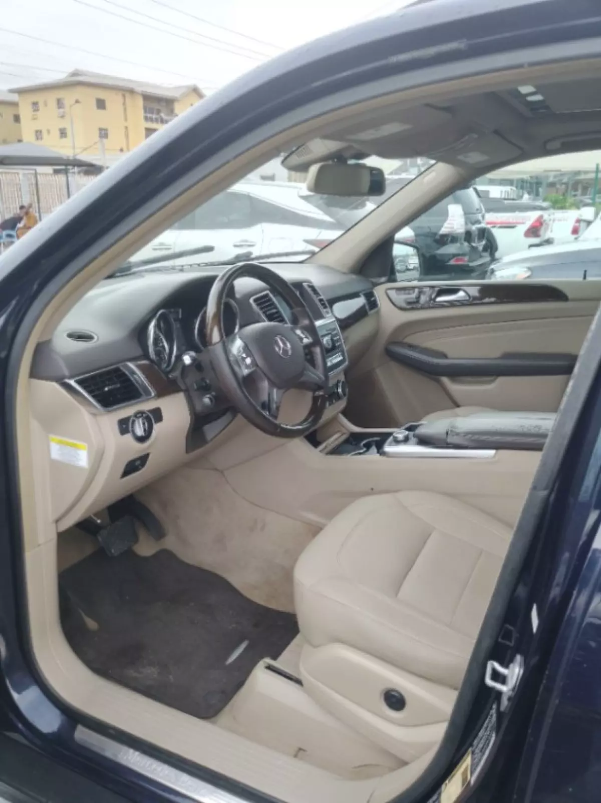 interiorFront