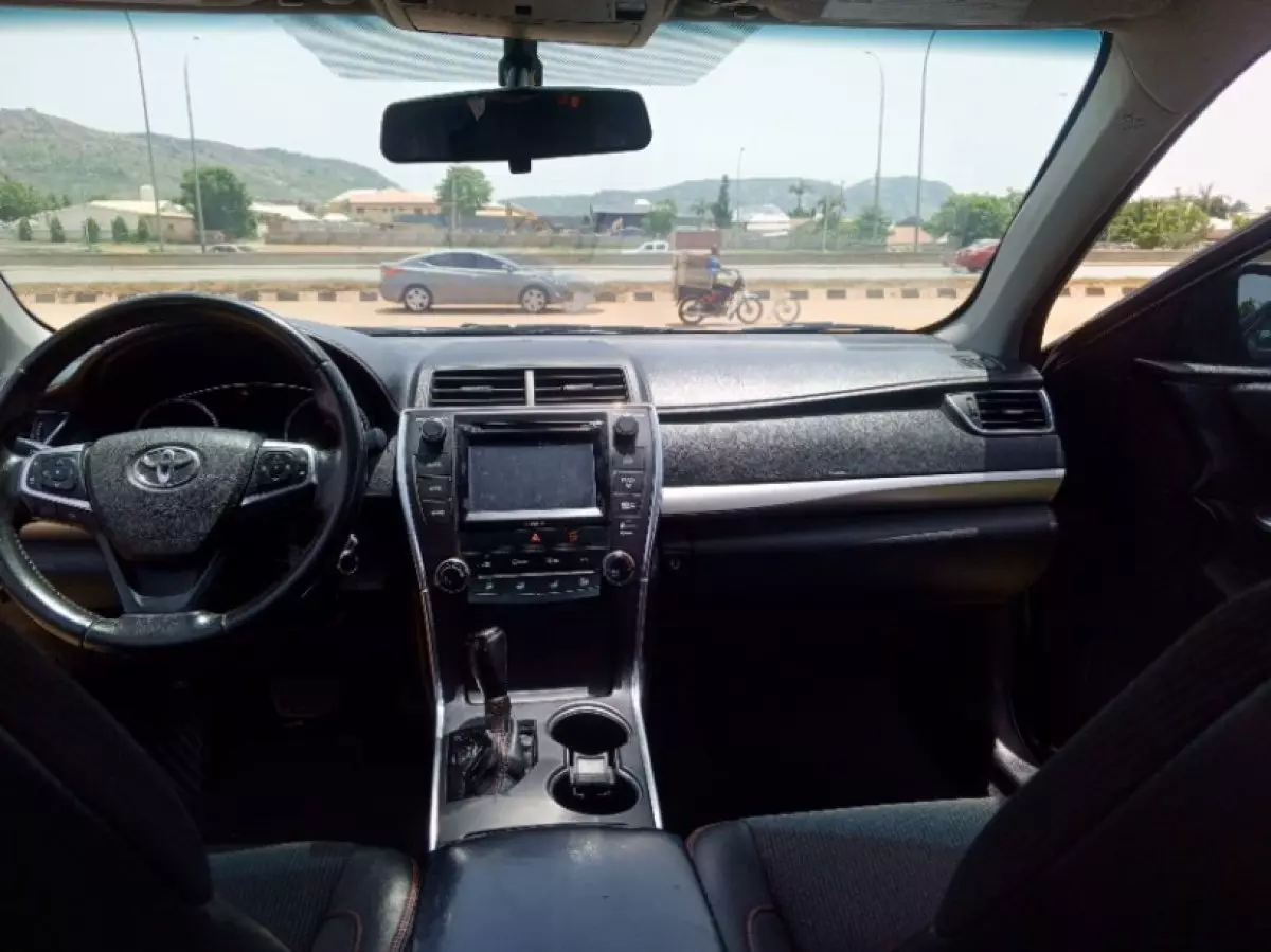 interiorFront