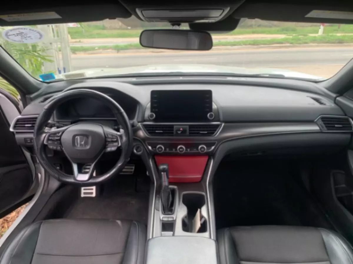 interiorFront