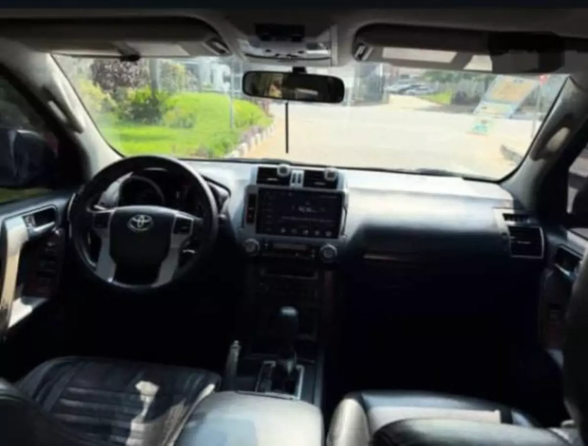 interiorFront