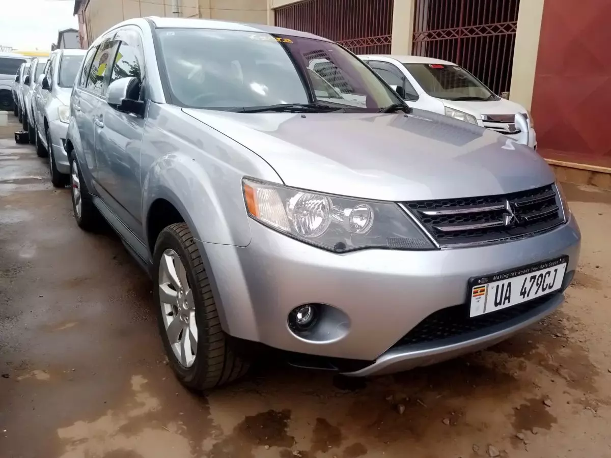 Mitsubishi OUTLANDER - 2010