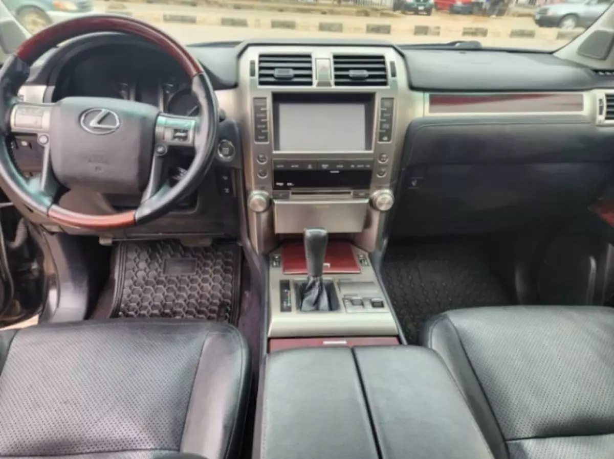 interiorFront