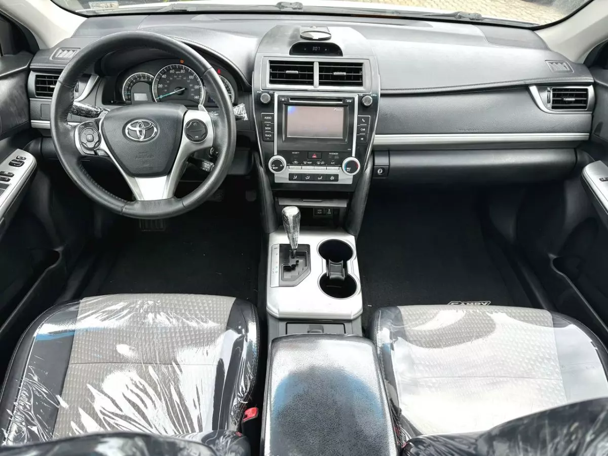 interiorFront