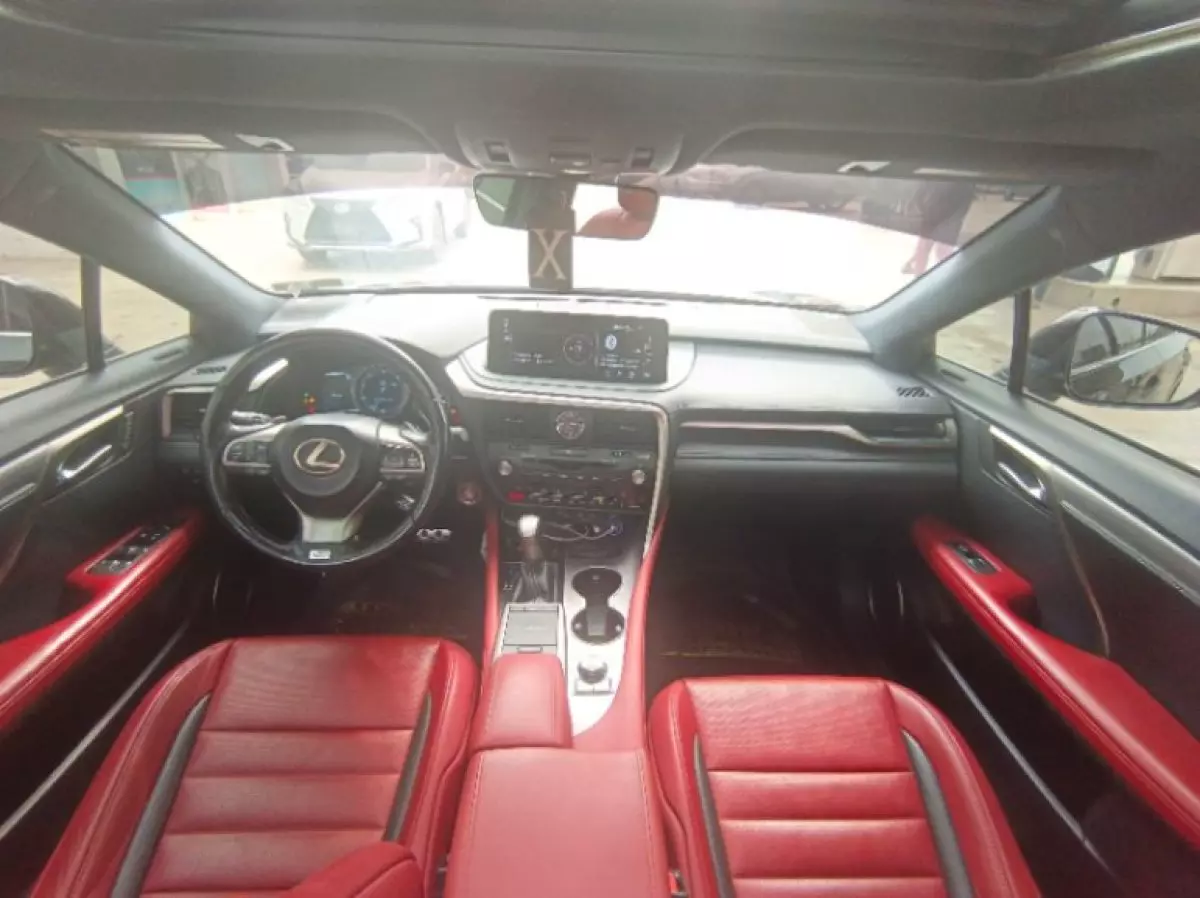 interiorFront
