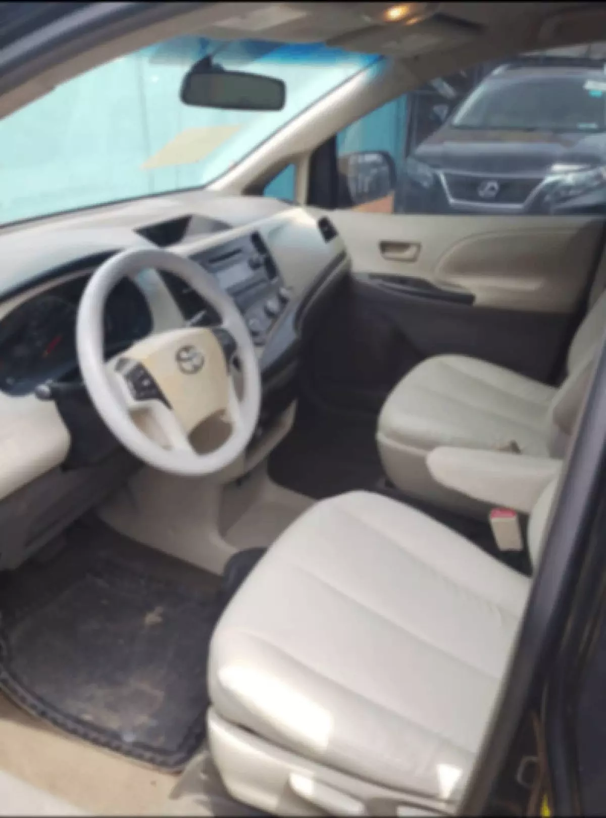 interiorFront