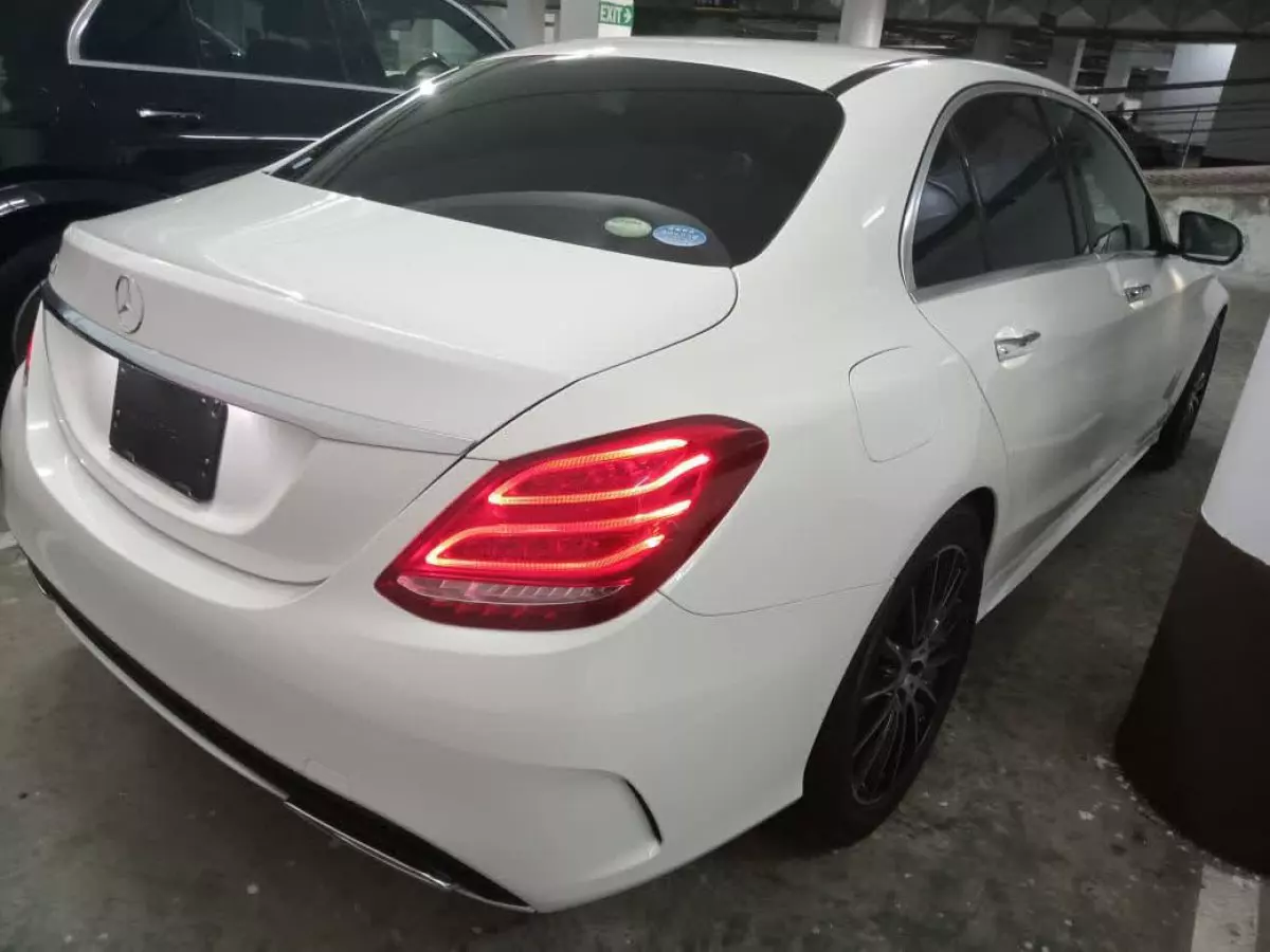 car Right Back