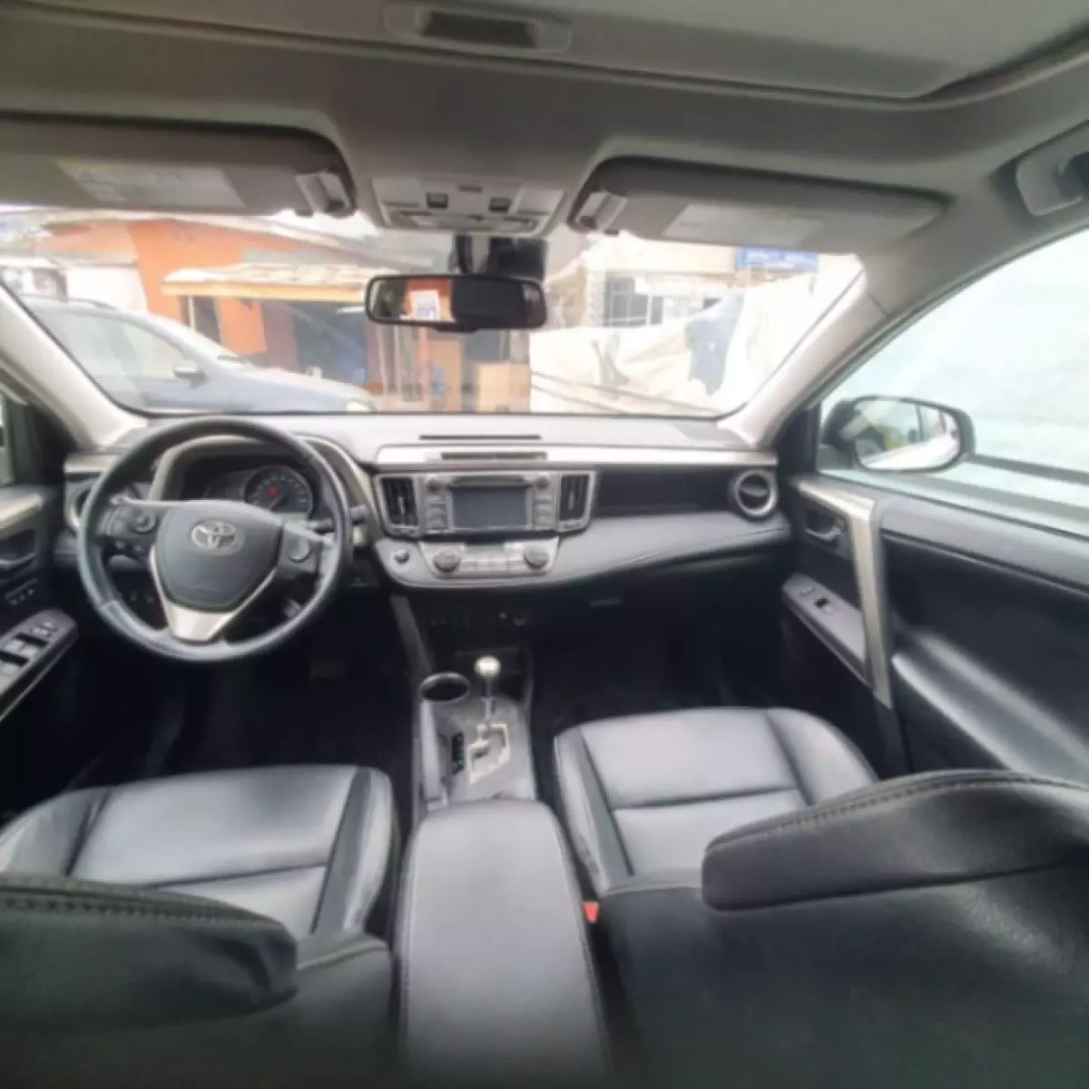 interiorFront