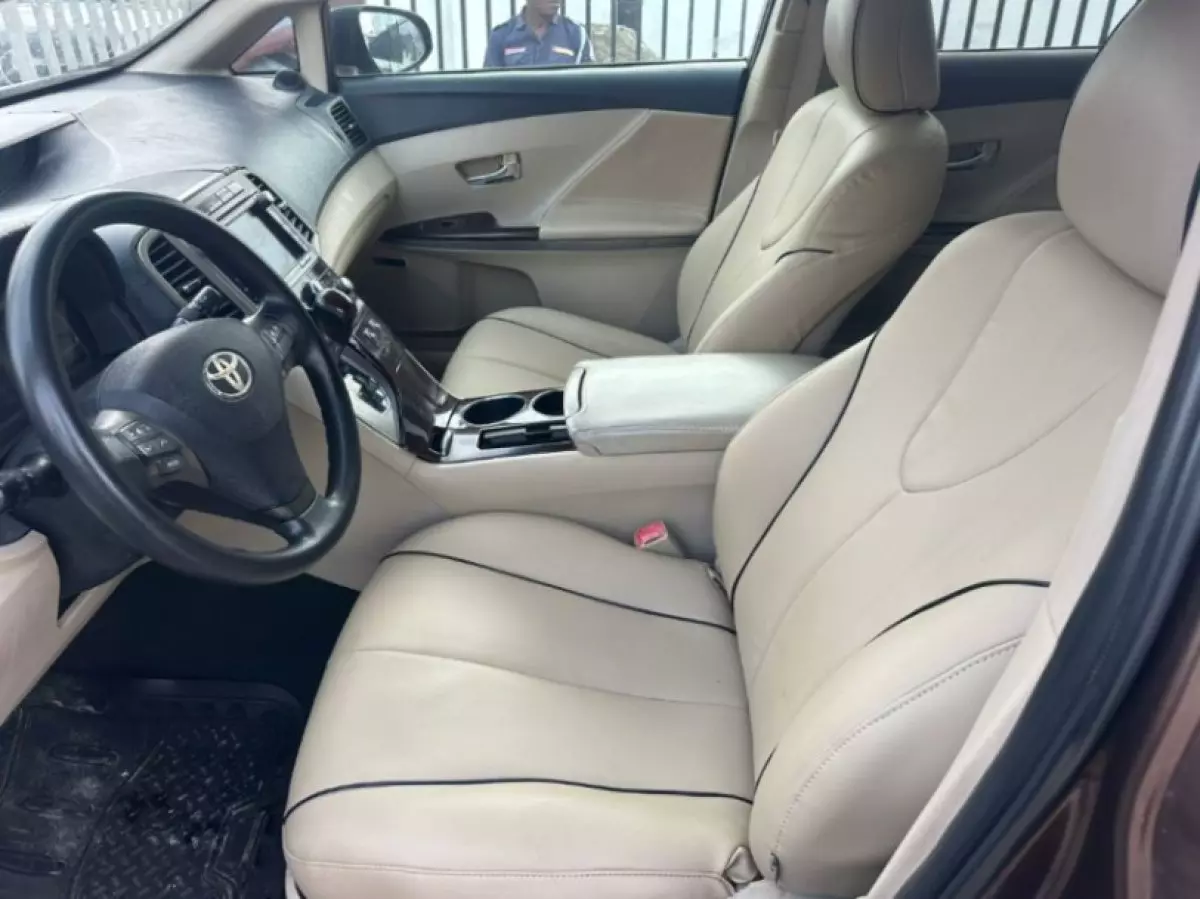 interiorFront