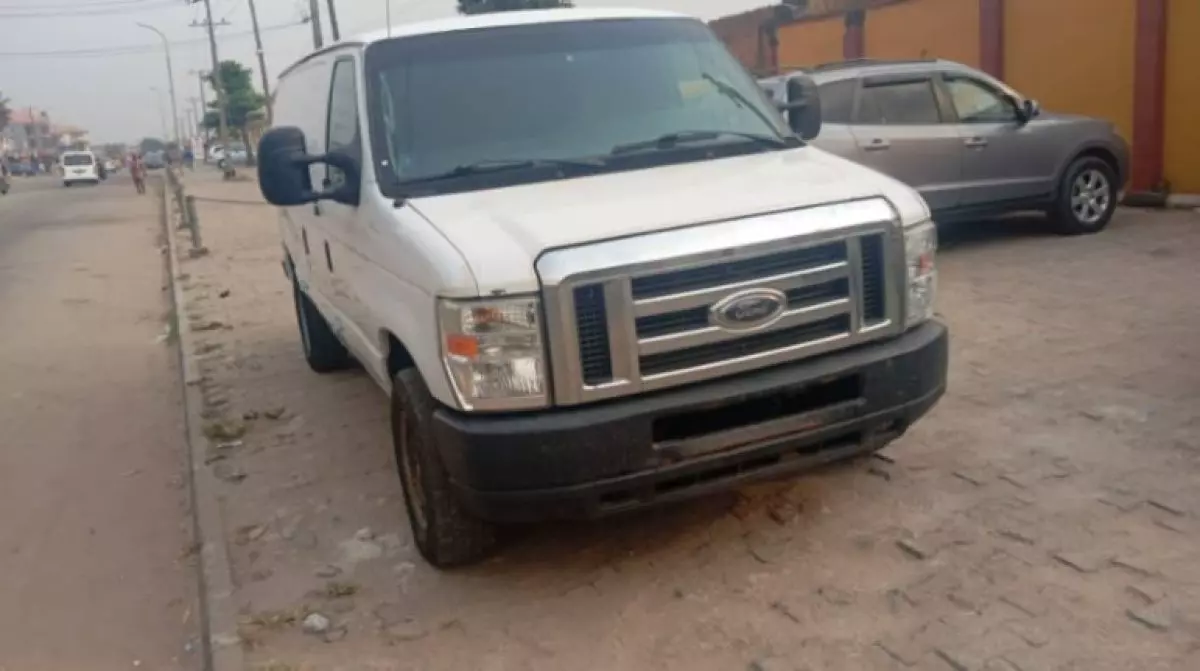 Ford Econoline - 2013