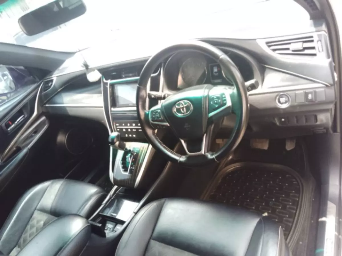 interiorFront