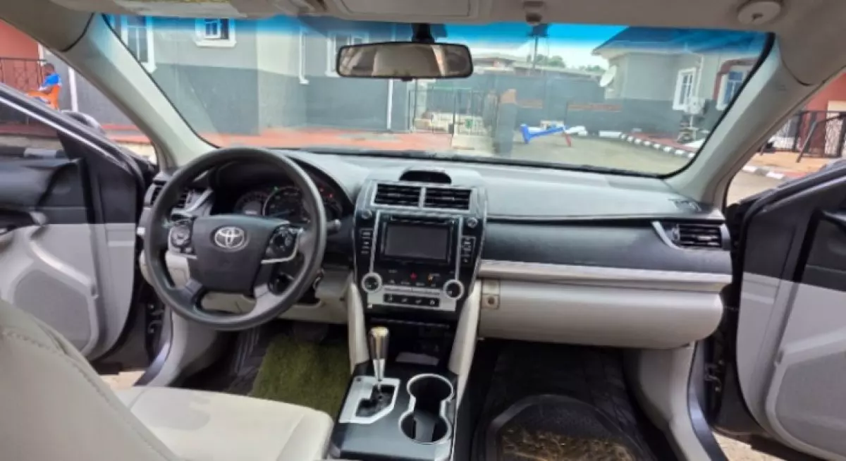 interiorFront