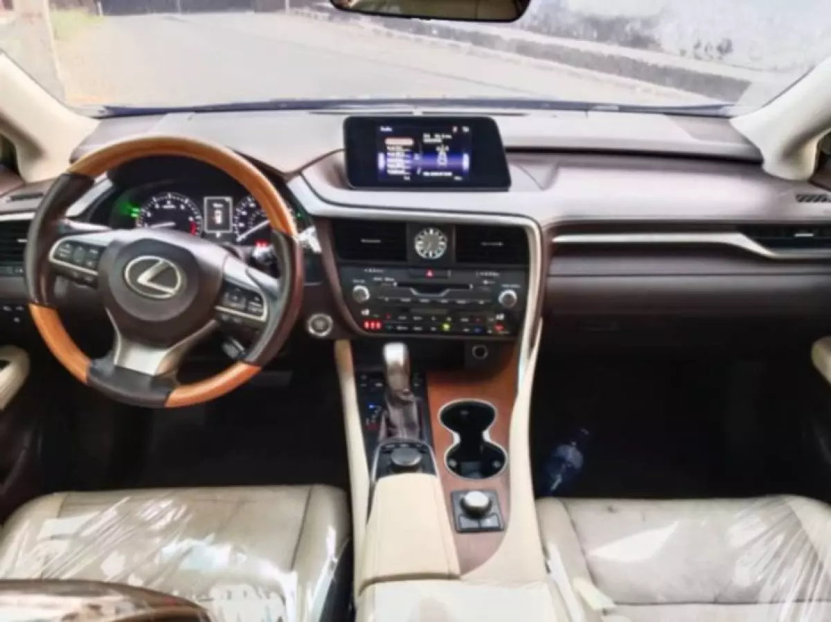interiorFront