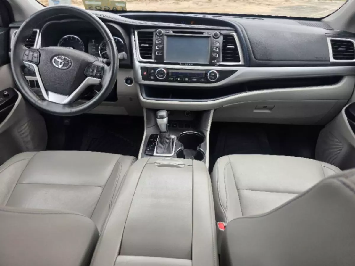 interiorFront