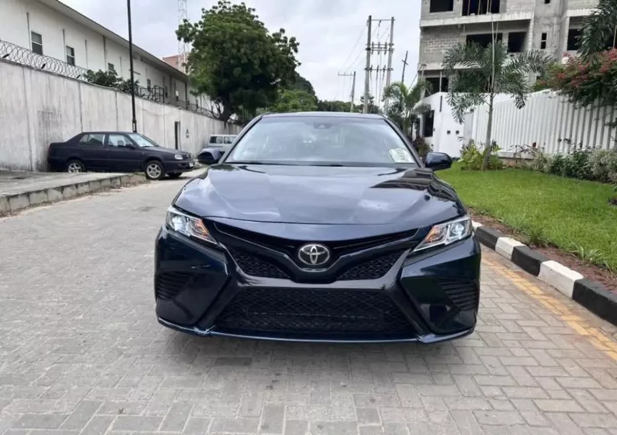 Toyota Camry - 2018