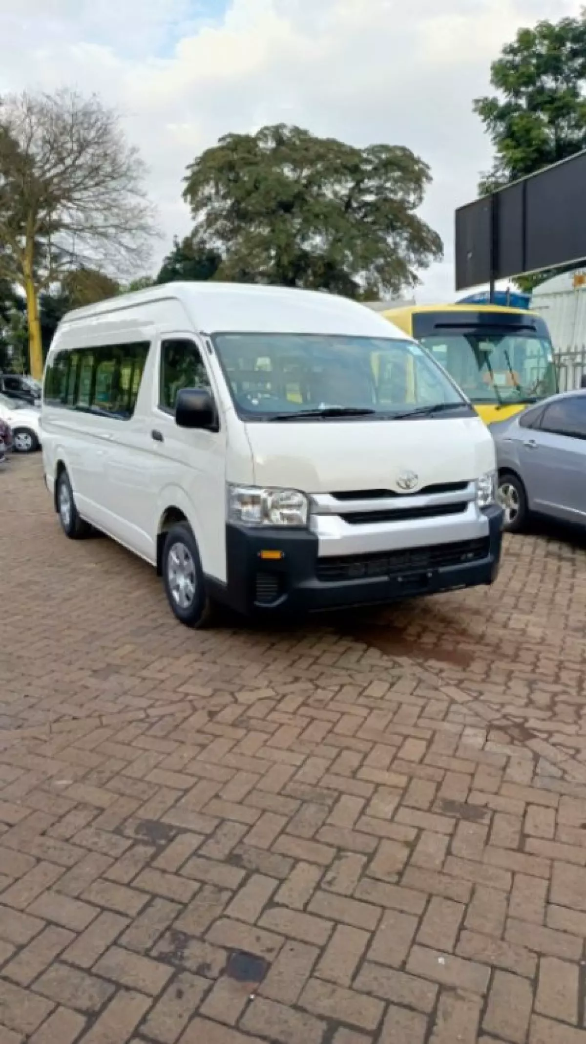 Toyota Hiace - 2025