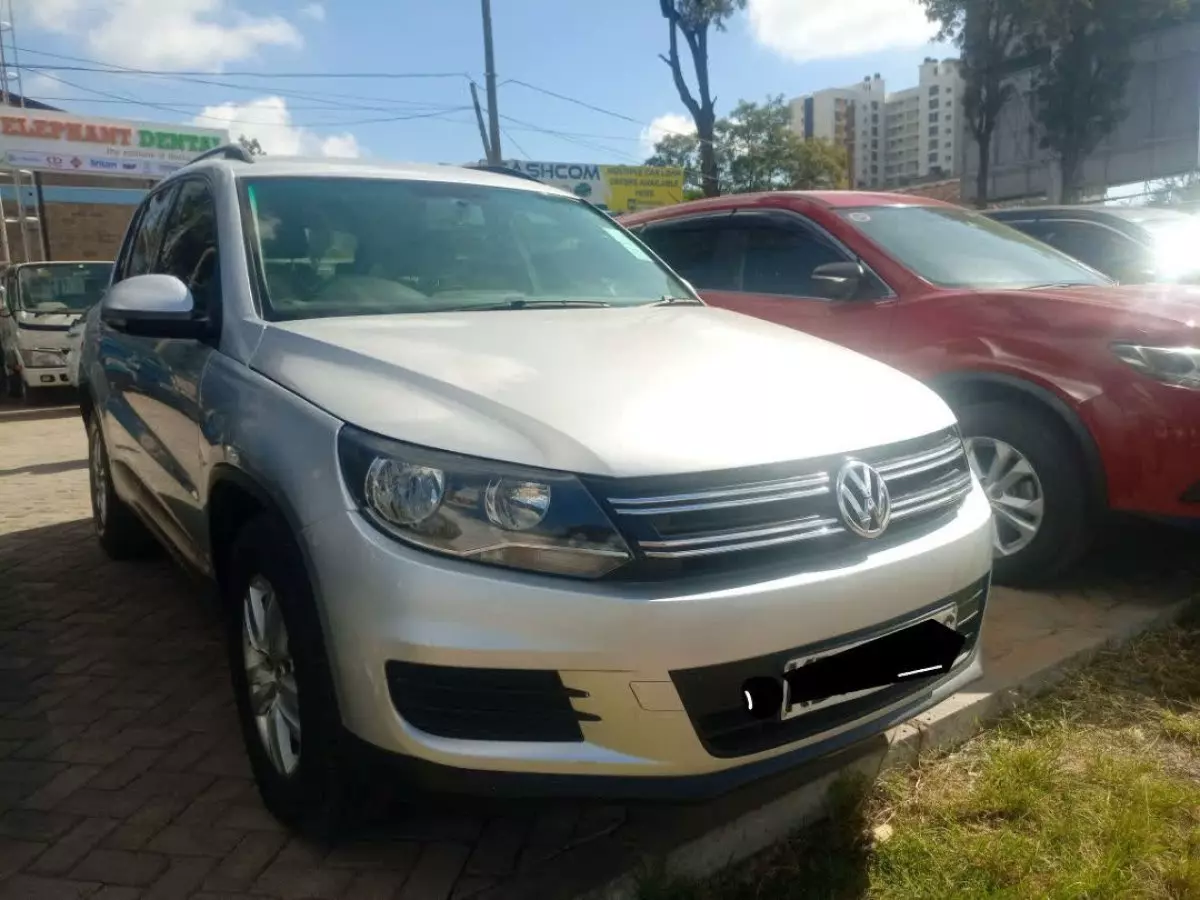 Volkswagen Tiguan - 2012