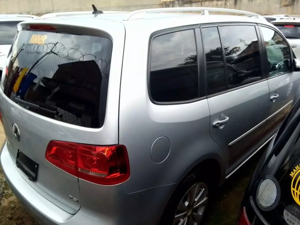 car Right Back