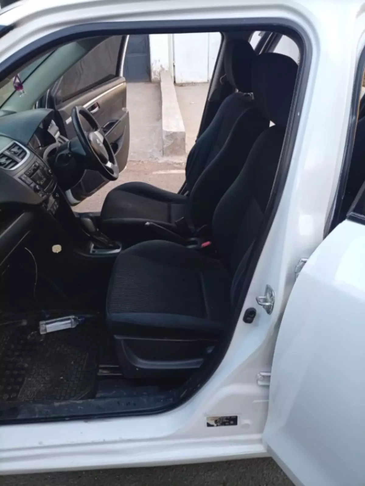 interiorFront