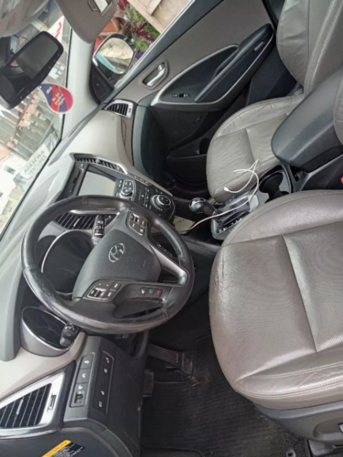 interiorFront