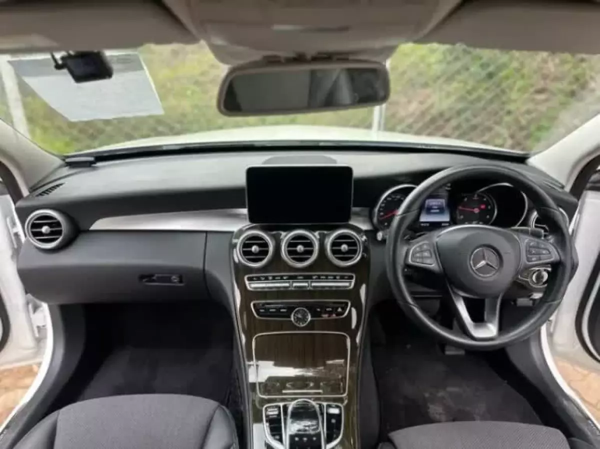interiorFront