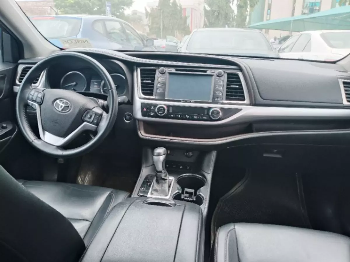 interiorFront