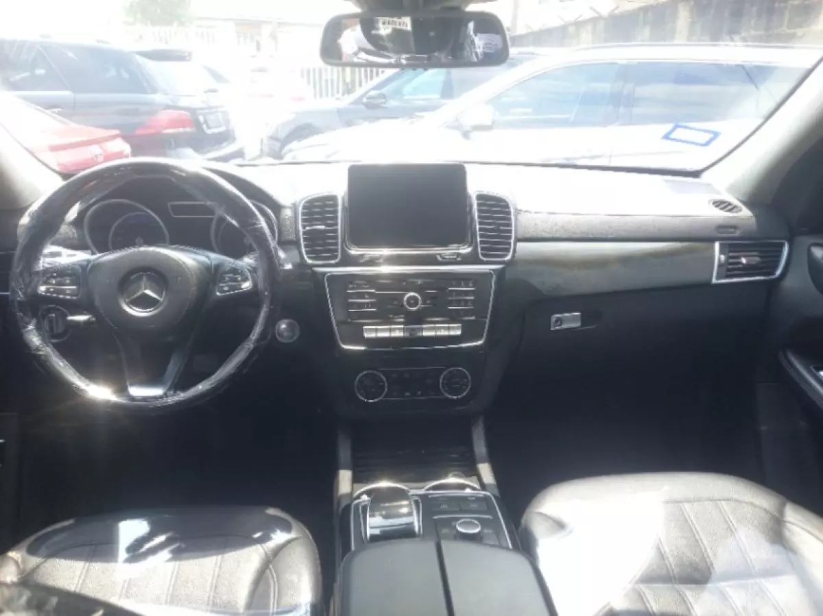 interiorFront