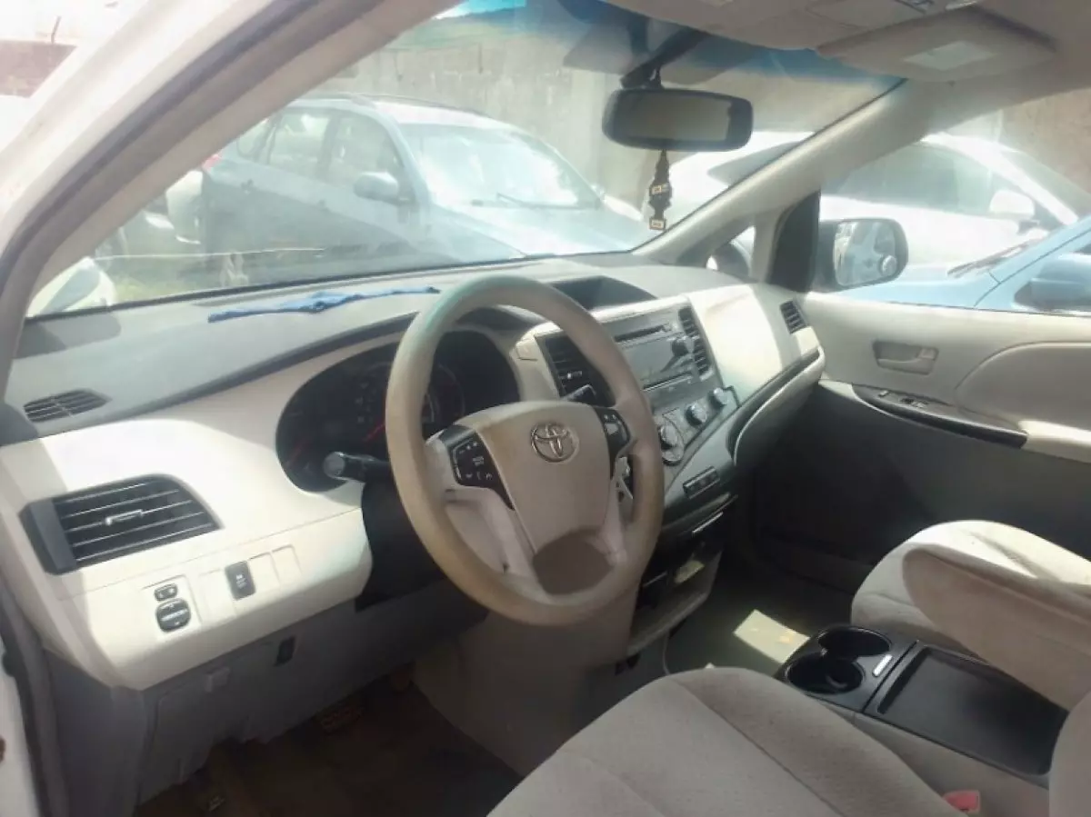 interiorFront
