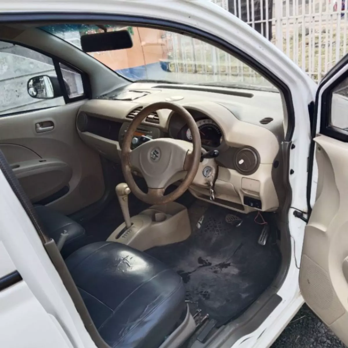 interiorFront