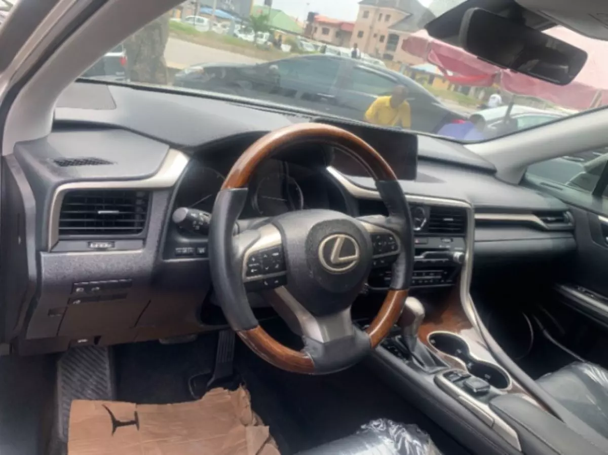 interiorFront