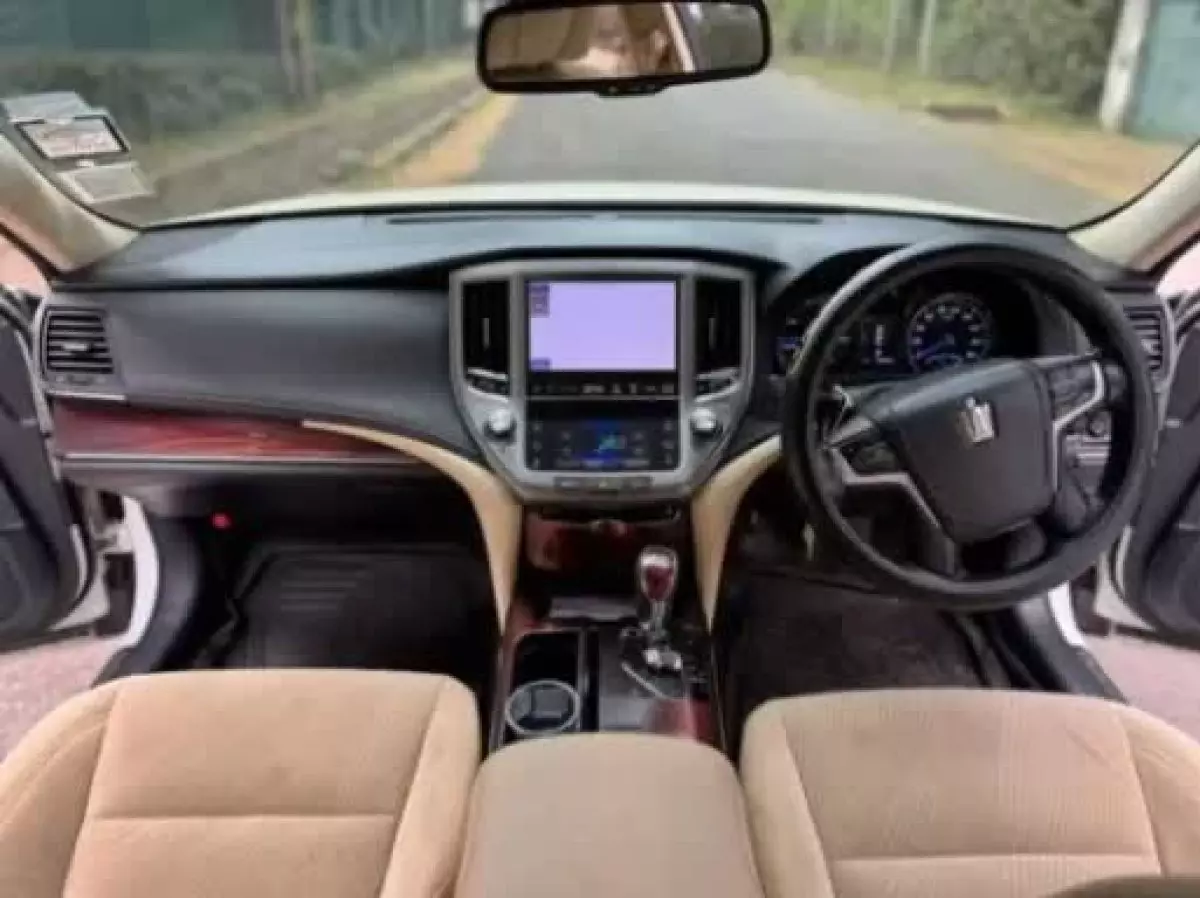 interiorFront