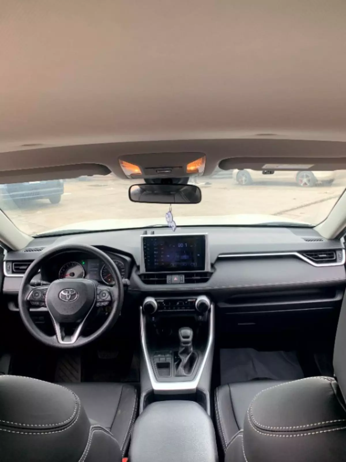 interiorFront