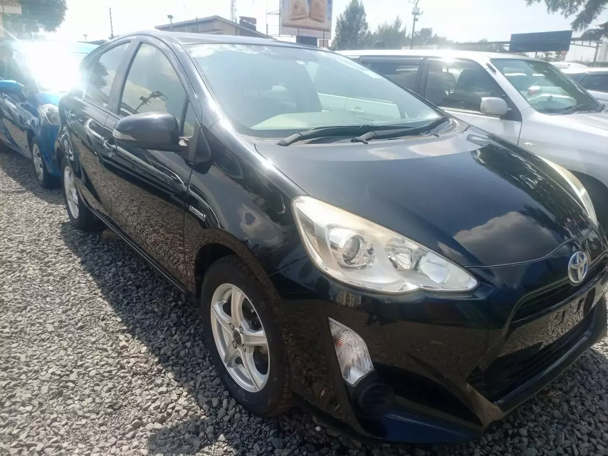 Toyota Aqua Hybrid - 2016