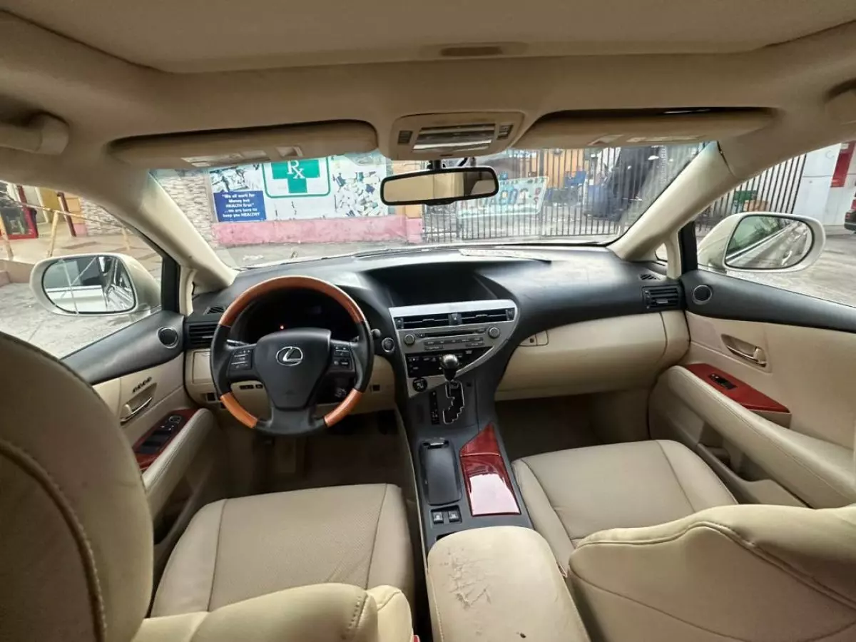 interiorFront